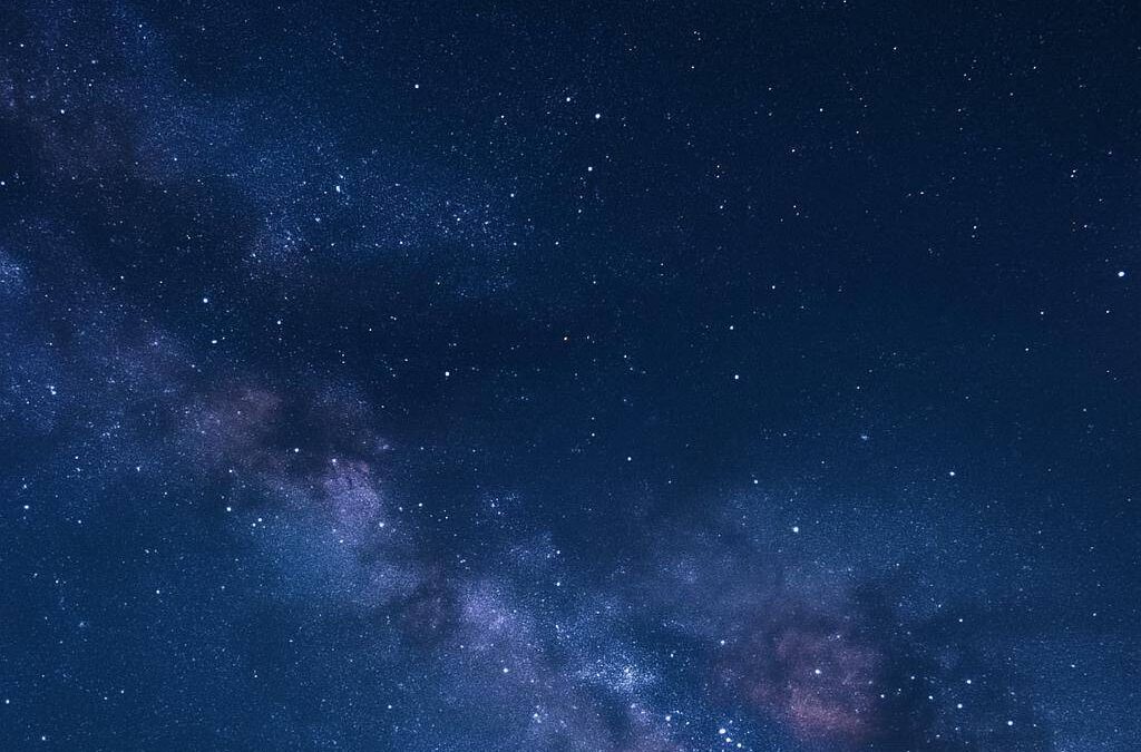 Cosmos i dansk forståelse: en dybdegående forklaring af universet